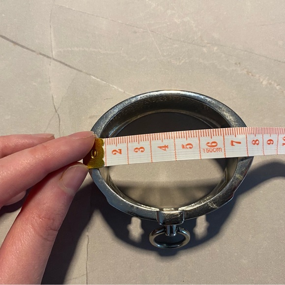 Silver Metal Bracelet with Keyhole Design - Picture 6 of 7